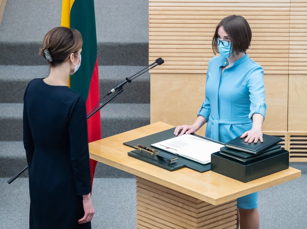 Birutė Sabatauskaitė prisiekia Seime / O. Posaškovos nuotr.