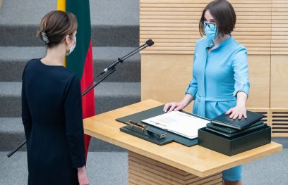 Birutė Sabatauskaitė prisiekia Seime / O. Posaškovos nuotr.