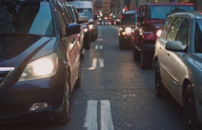 Automobilių spūstis gatvėje / Pexels nuotr.