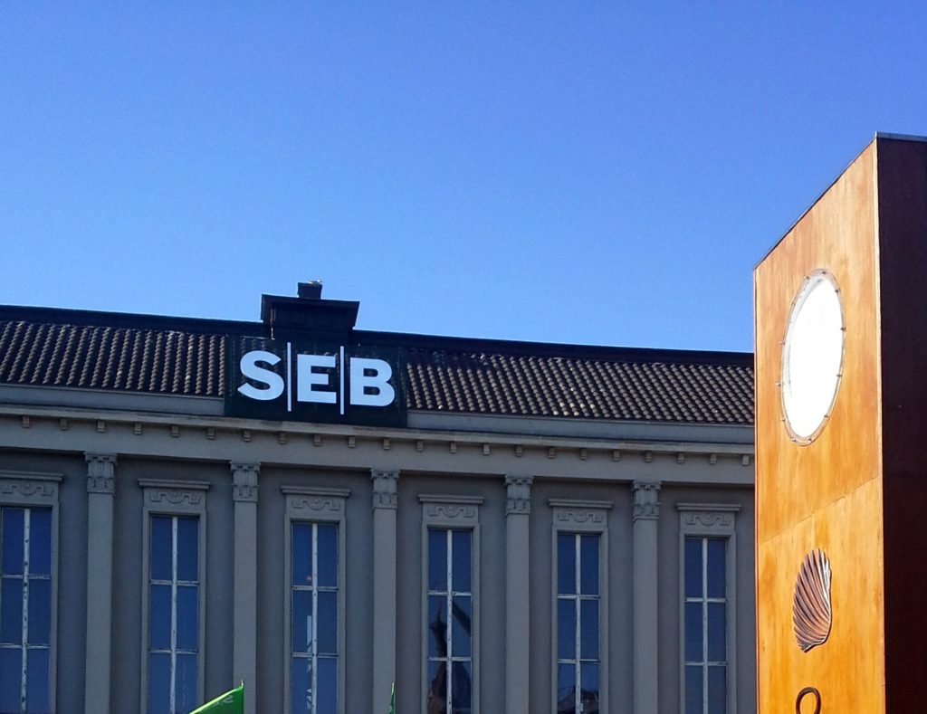 SEB banko iškaba ant pastato. Santeri Viinamäki nuotr. / Wikimedia Commons