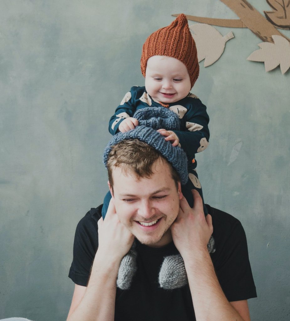 Tėtis ir mažas vaikas. Ksenios Chernay'os nuotr.  / Pexels.com