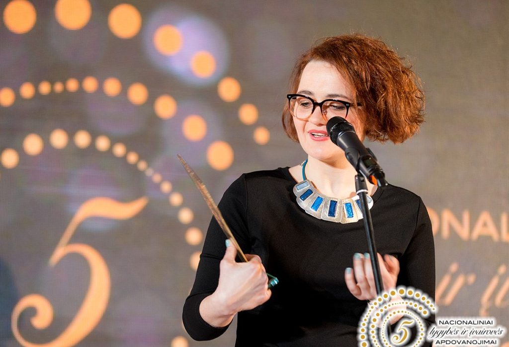 Ewelina Mokrzecka nacionalinių lygybės ir įvairovės apdovanojimų 2017 ceremonijoje. A. Didžgalvio nuotr.