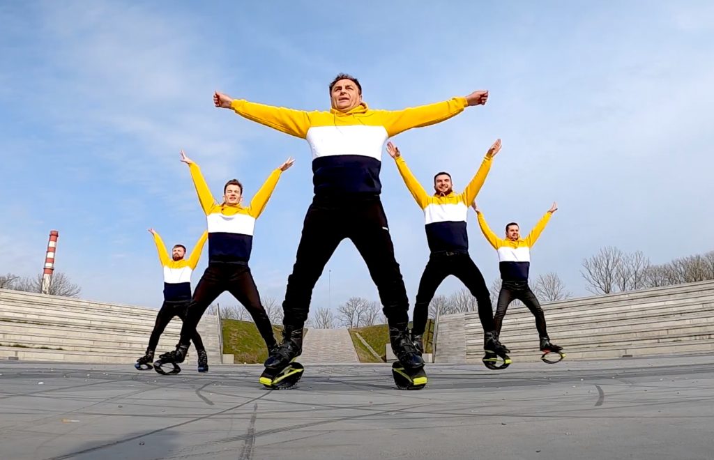 Kadras iš „Kangoo Club Lietuva“ reklaminio vaizdo klipo.