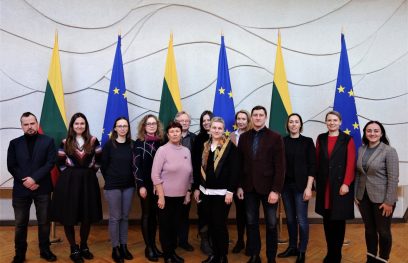 Kandidatų gauti Nacionalinius lygybės ir įvairovės apdovanojimus atrankos komisija po pirmojo posėdžio. Tarnybos nuotr.