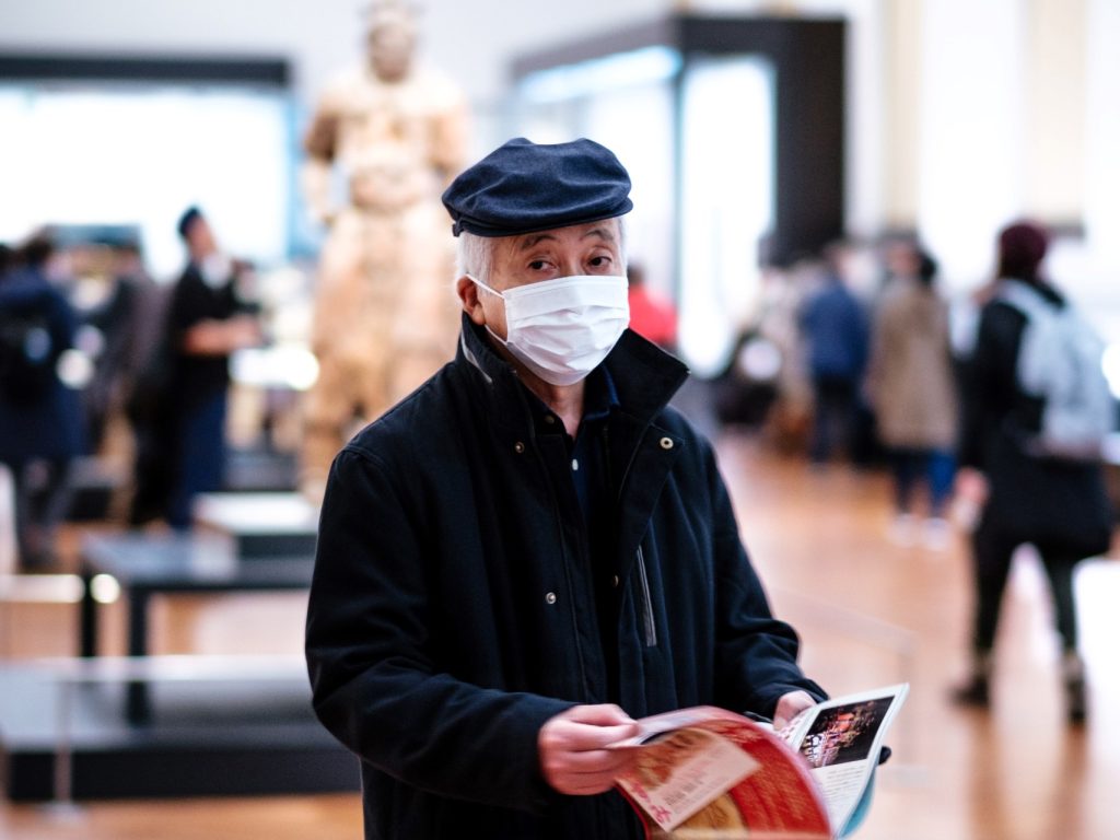 Vyresnis vyras su medicinine kauke / Unsplash nuotr.