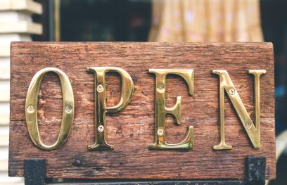 Iškaba su žodžiu OPEN. Artem Beliaikin nuotr. / Pexels.com