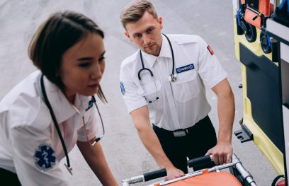Moteris ir vyras paramedikai. Mikhail Nilov nuotr.