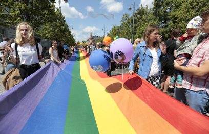 „Pride“ eitynių akimirka. Nuotraukos autorius – Augustas Didžgalvis (iš leidinio „Įvairovės veidai“).