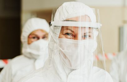 Medicinos darbuotojos su apsauginėmis priemonėmis. Helenos Jankovičovos Kováčovos nuotr. / Pixabay.com