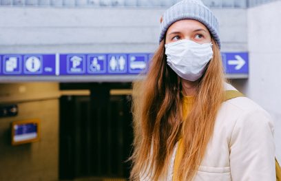 Moteris su medicinine kauke / Pexels nuotr.