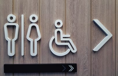 Tualetų ženklai: vyras, moteris, žmogus vežimėlyje. Istock.com nuotr.
